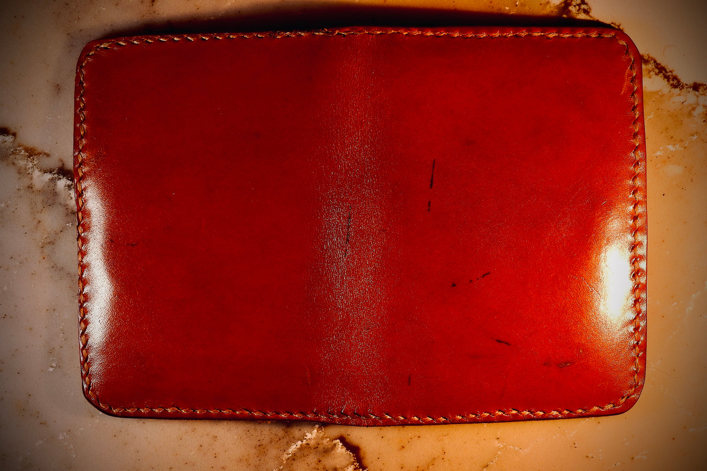 Vertical bi-fold wallet